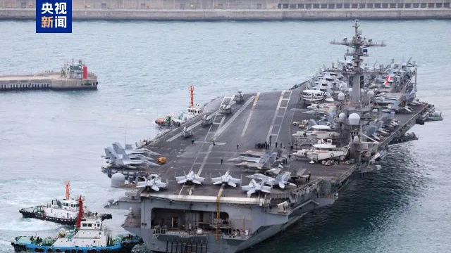 美國「卡爾·文森」號航母駛入韓國釜山海軍基地