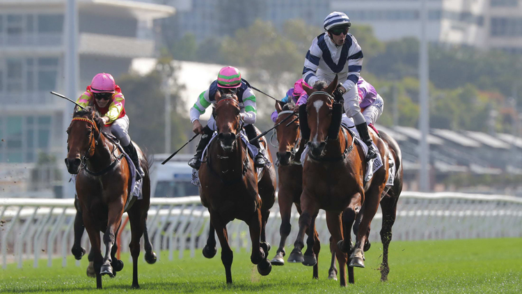 有片 | 艾道拿連中三元 球星後上橫掃奪香港經典盃