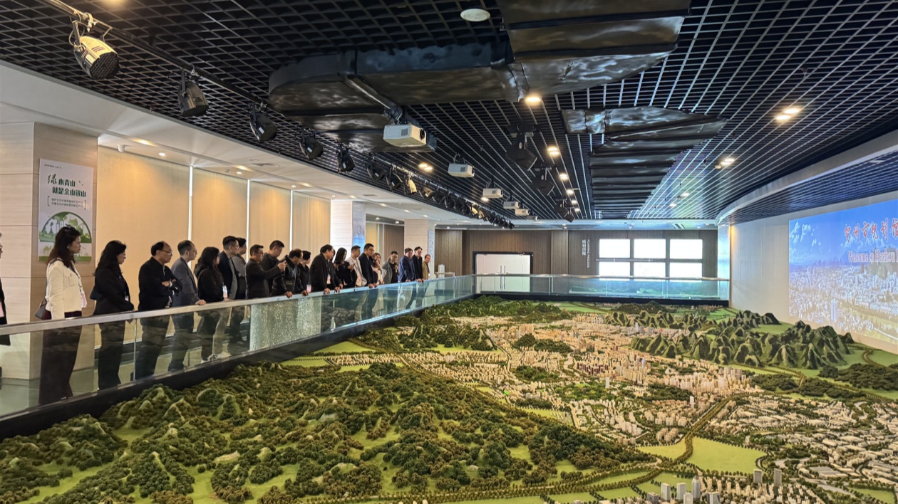 「第二故鄉」尋憶又尋機：港工商考察團訪桂賀州達成多項合作共識