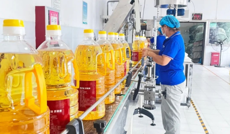 預計年產2萬噸，新疆糧油脂讓市民的油瓶子滿滿當當