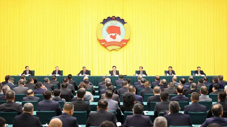 夏寶龍看望港澳地區全國政協委員