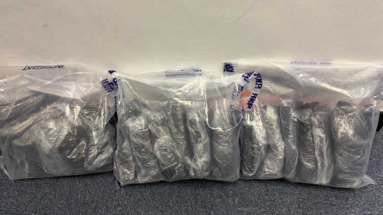 警方荃灣工廈拘捕18歲男子 檢值767萬元可卡因