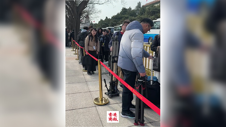 有片｜十四屆全國人大三次會議首場記者會 廣場外傳媒大排長龍