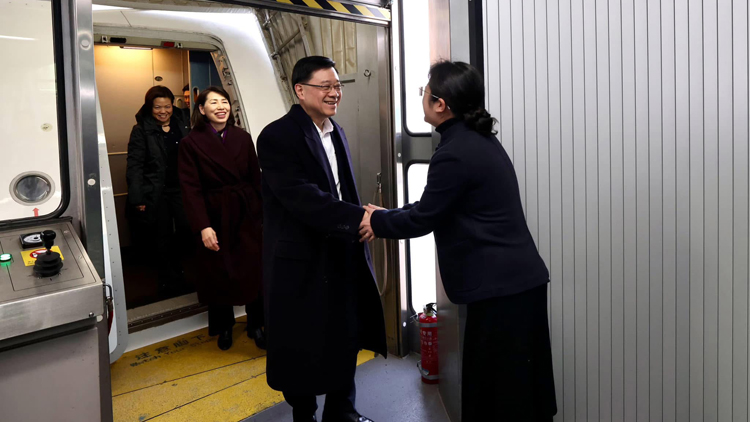 李家超抵達北京 明日列席全國人大會議開幕會