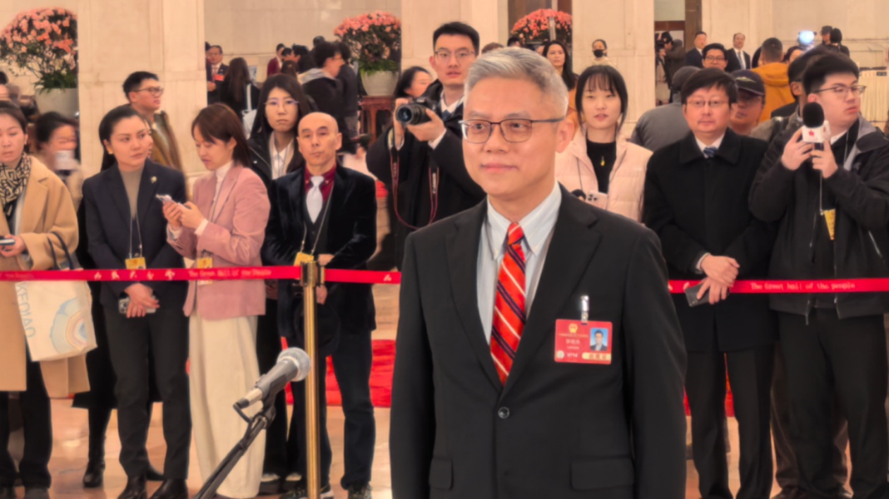 首場代表通道 江蘇醫生講述兩個「動心」故事