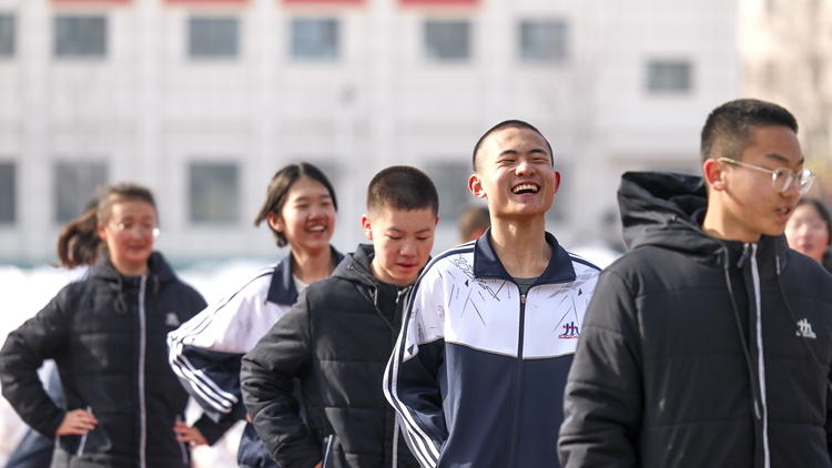 政府工作報告：擴大高中階段教育學位供給 逐步推行免費學前教育