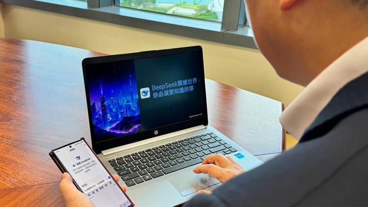 鄧炳強學習使用DeepSeek 指創新求變推動國家科技發展一日千里