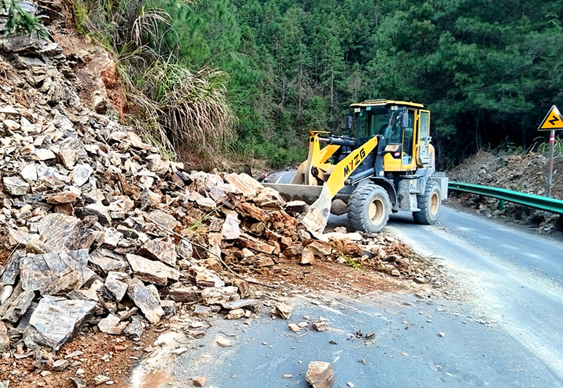 皖休寧縣：國省道突發險情  高效處置保暢通