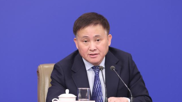 兩會經濟主題記者會丨潘功勝：將創新推出債券市場的「科技板」