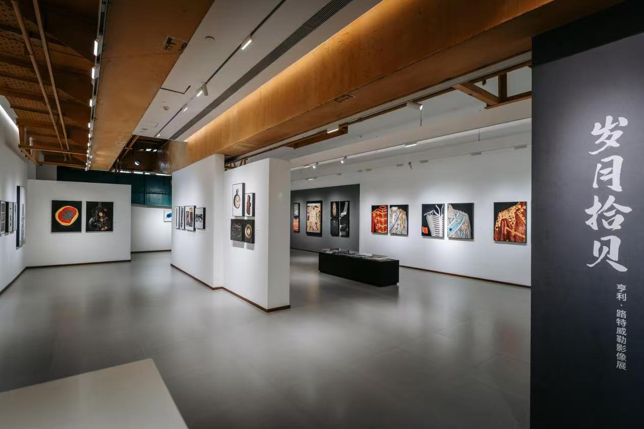 《歲月拾貝》攝影展亮相瀋陽鐵西1905文創園 共譜中瑞文化交流華彩樂章