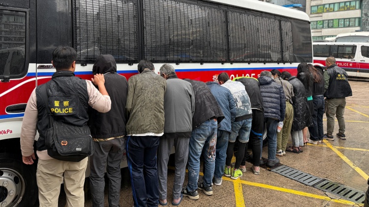 警方旺角搗破毒窟 拘38人檢逾10萬元毒品