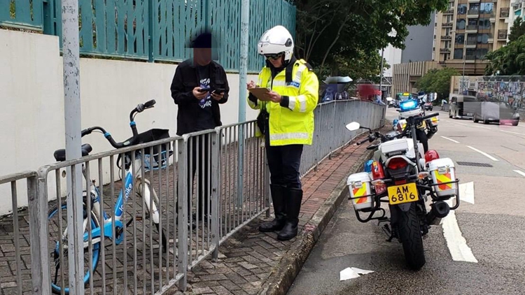 警方九龍城打擊交通違例 發逾1300張告票拘4人