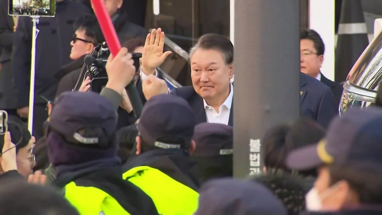 韓國總統尹錫悅離開首爾拘留所