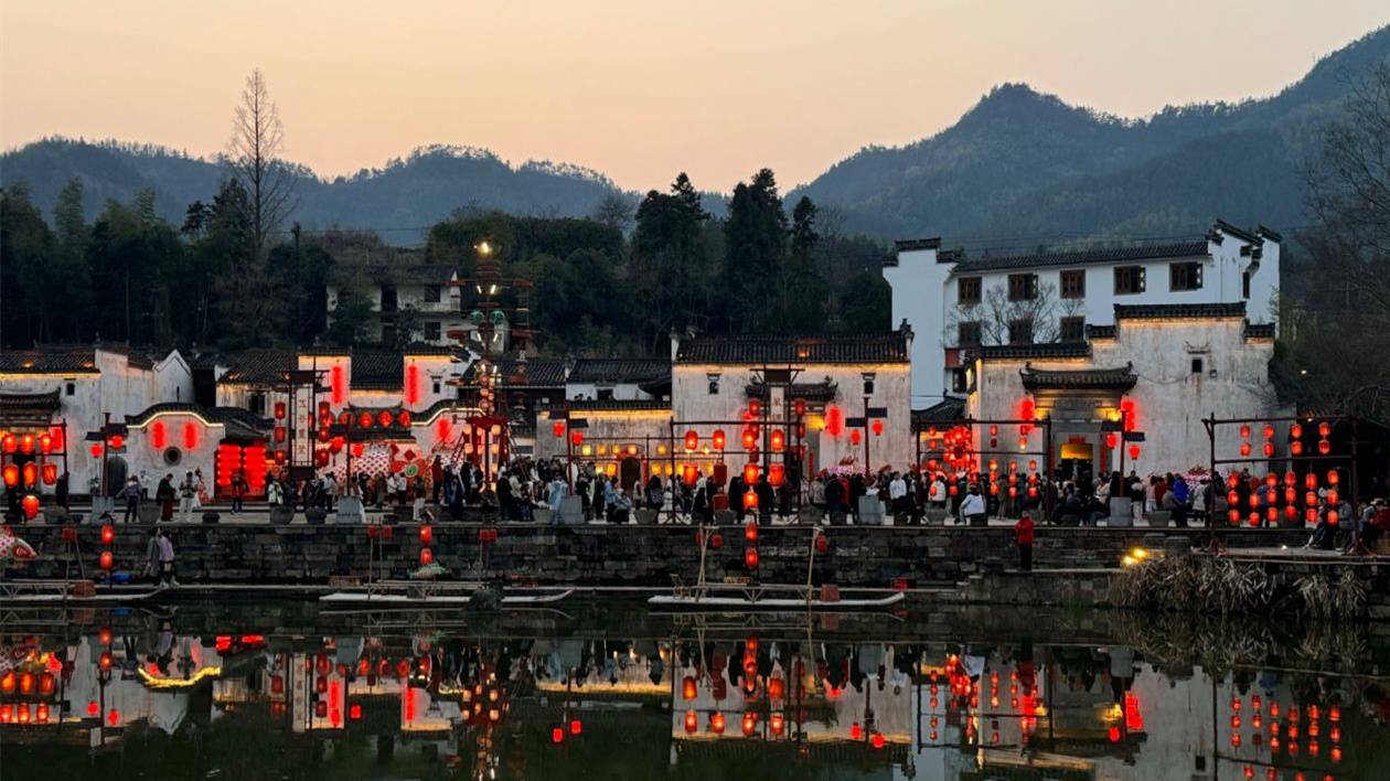 皖徽州區：魚燈耀古鎮 芳華映春暉