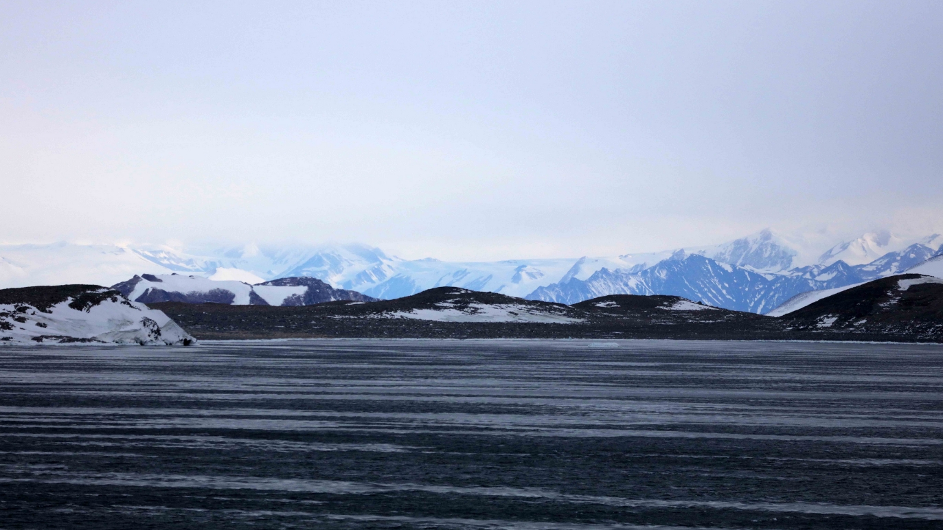 第41次南極考察｜我國利用自主研發的超寬带高光譜微波輻射計完成南極冰蓋探測實驗 