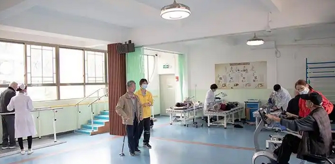 中國官方要求養老機構不得區別對待經濟困難失能老年人