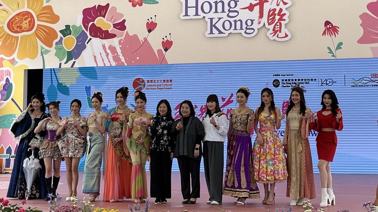 有片｜香港花卉展預覽 應屆港姐古裝亮相展新姿