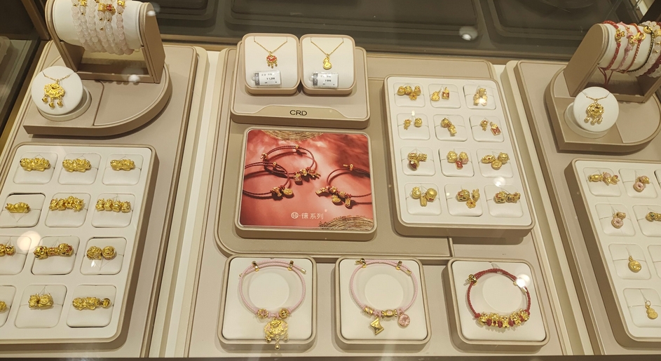 國內足金飾品報價首次突破每克900元 