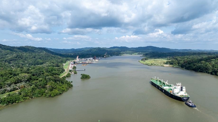 國務院港澳辦官網、中聯辦官網轉載大公時評《偉大的企業家都是錚錚愛國者》