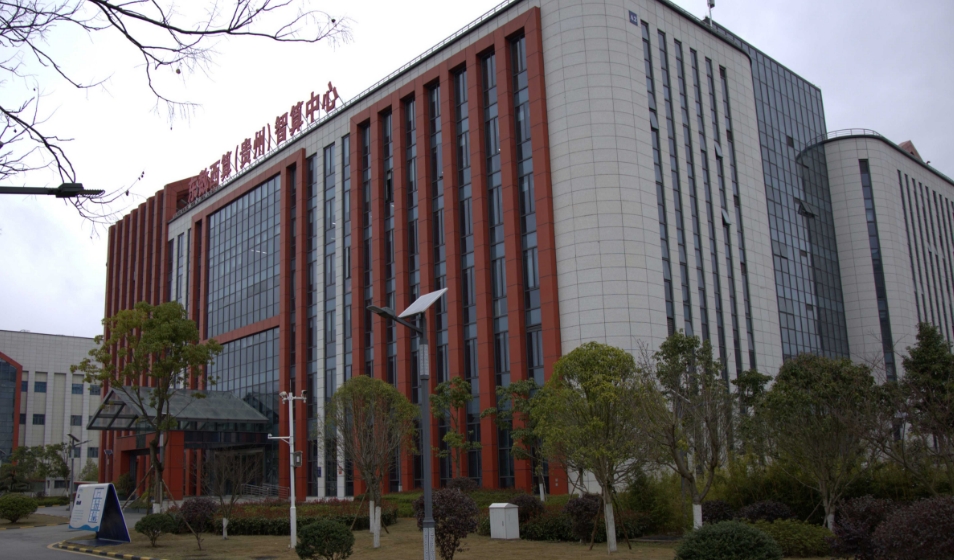 深圳龍崗再添萬P智算池 算力基建「狂飆」AI新質生產力 