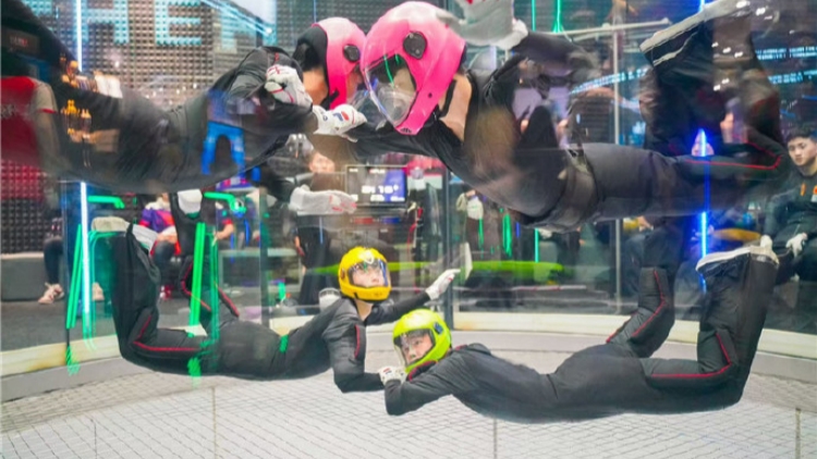 全國室內跳傘冠軍賽舉行 「賽事經濟」引燃龍華商圈活力