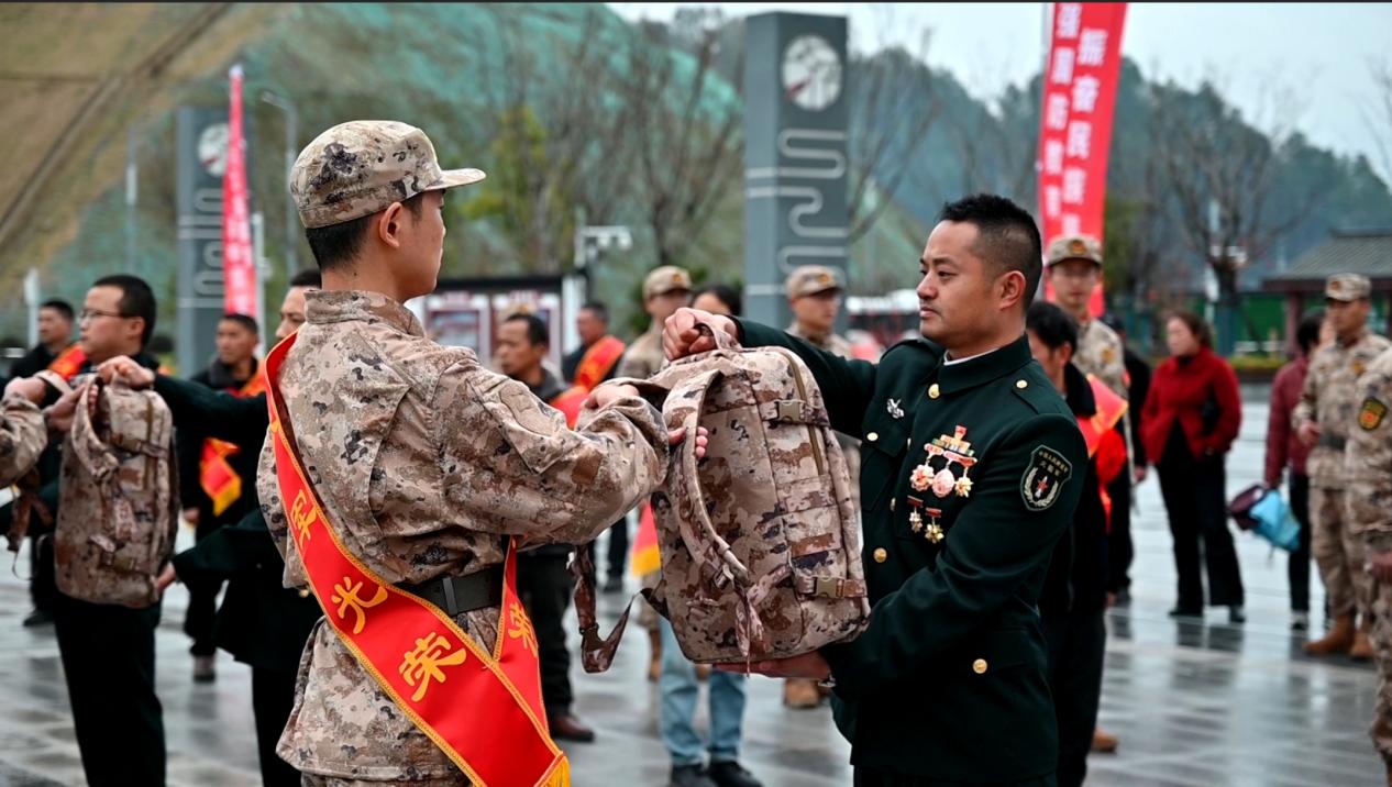 皖祁門縣：穿過「從戎門」  投身新征程