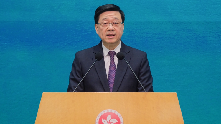 李家超出席植樹日活動：發展是香港的必須 綠色是香港的未來