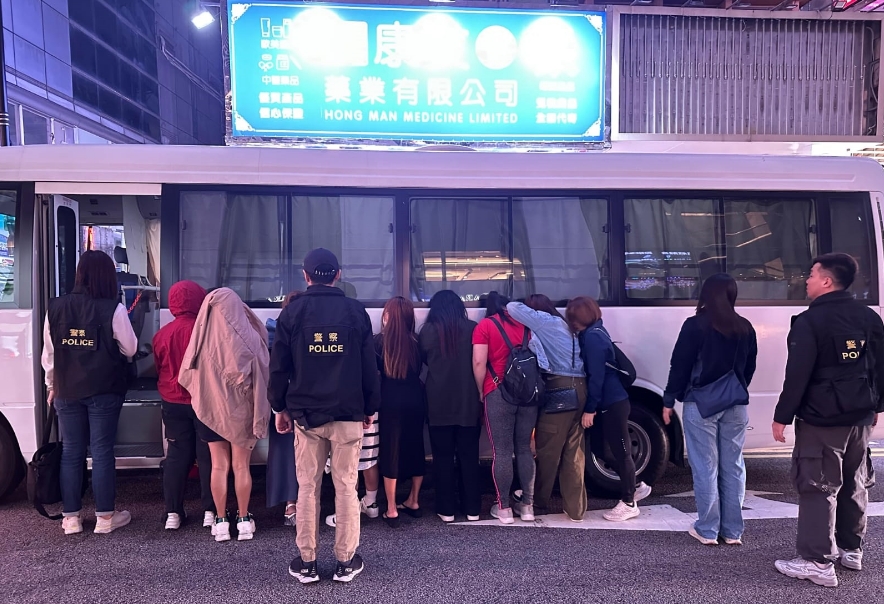 警中環搗破無牌酒吧 拘捕32名男女