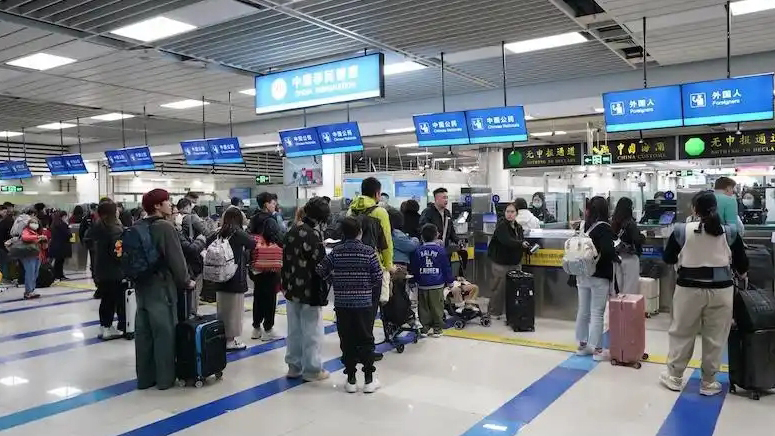 已破千萬！深圳灣口岸今年出入境客流如潮