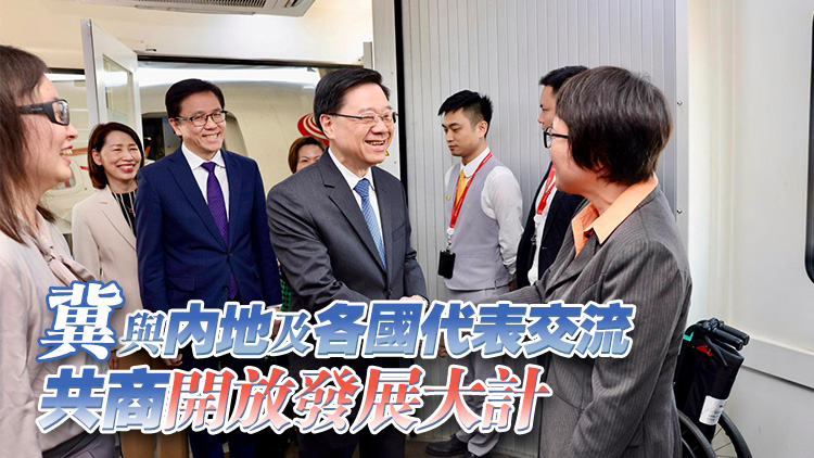 李家超抵達海口出席博鰲論壇 將致辭分享香港發展機遇