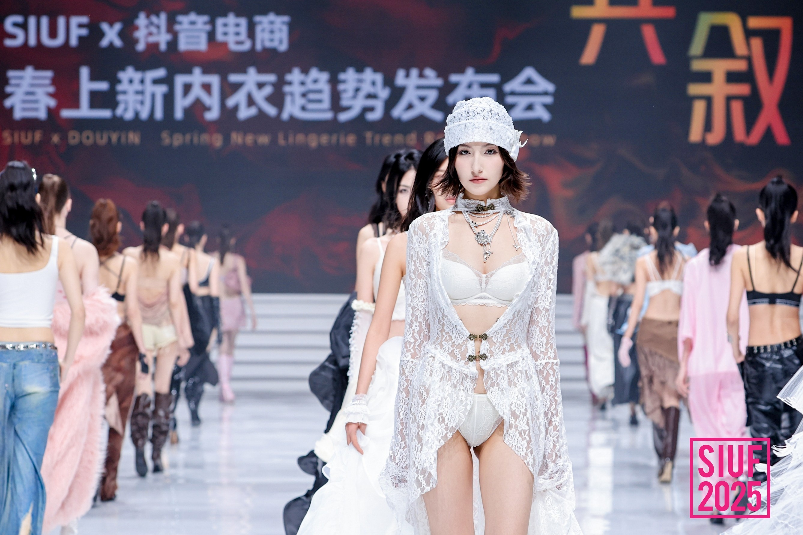 助力深圳打造全球時尚之都第20屆中國（深圳）國際品牌內衣展啟幕