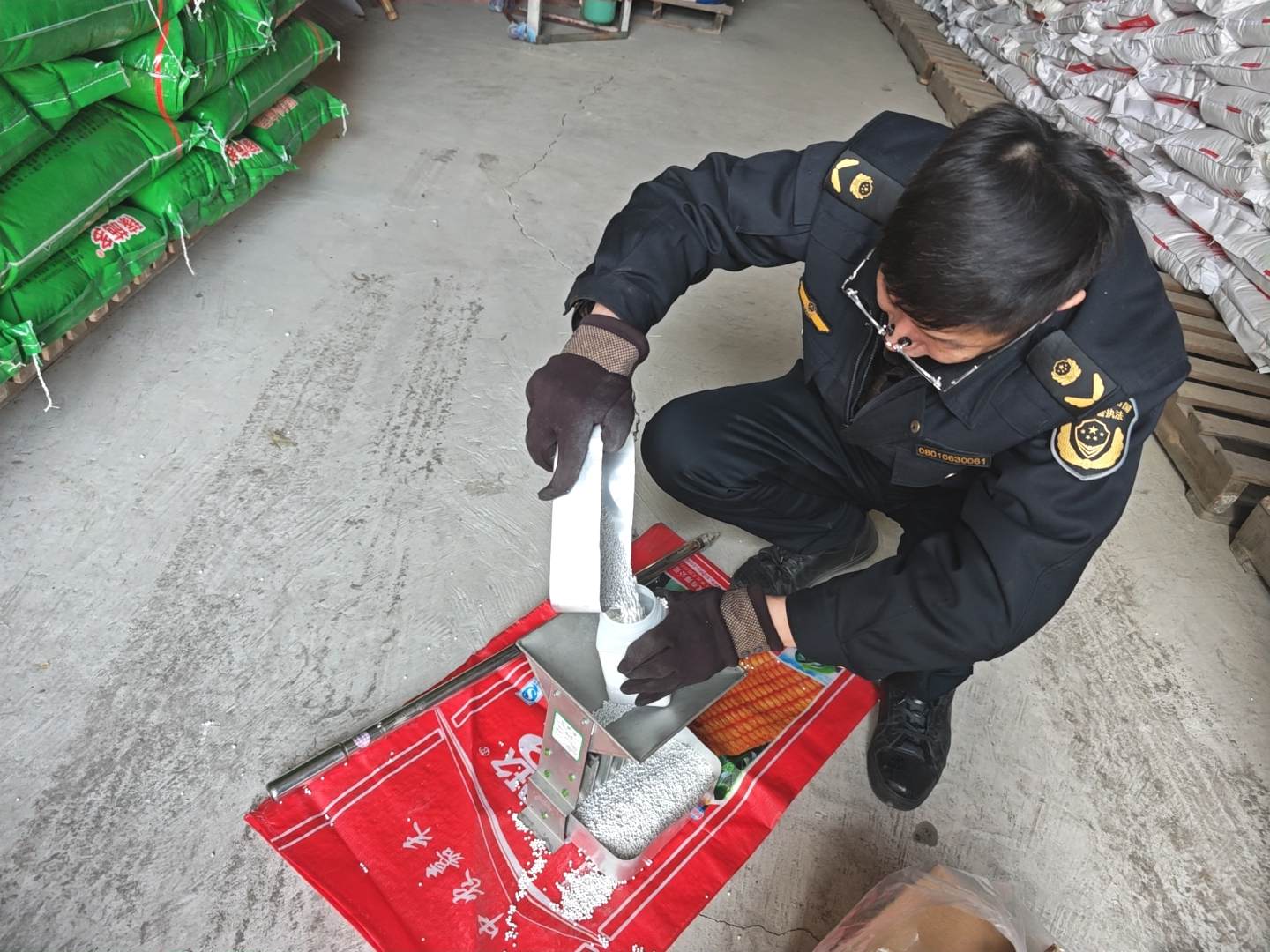 哈市香坊區市場監管局開展農資打假保春耕專項行動