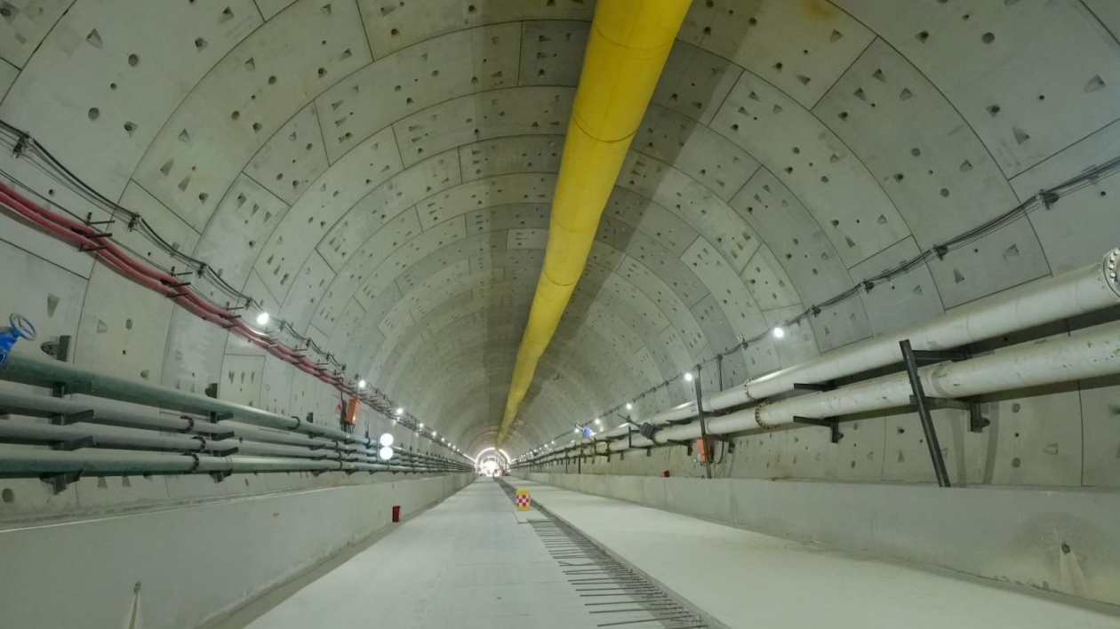 世界首座設計時速350公里的單洞雙線高速鐵路海底隧道——汕汕高鐵汕頭灣海底隧道貫通