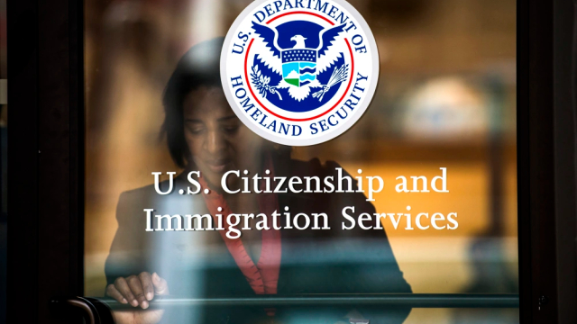 美國暫停處理部分綠卡申請