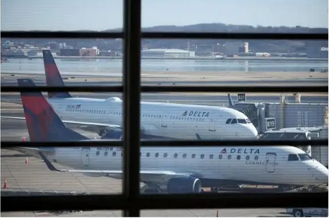 美再出空中險情，客機與軍機險些相撞