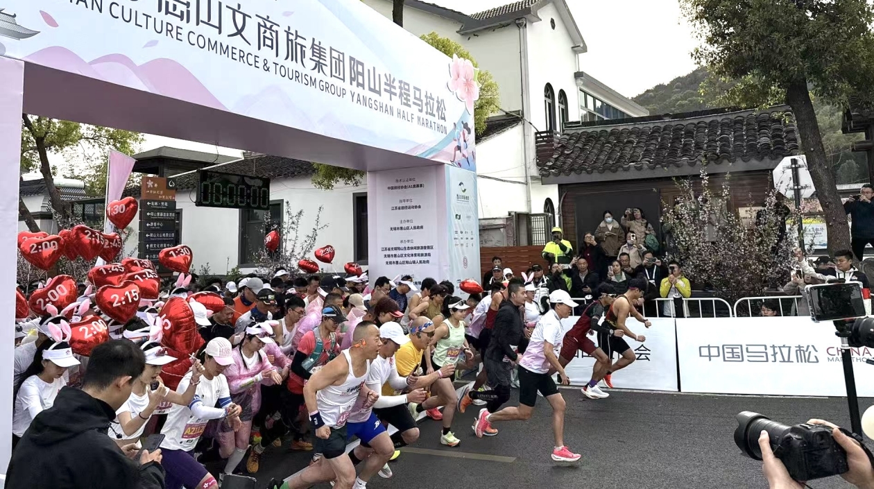 王軍霞退役後首次完賽半馬 2025陽山半馬7000人暢跑「蜜桃小鎮」