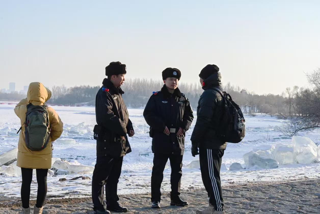 哈爾濱松北公安：築牢安全防線 守護江畔安全