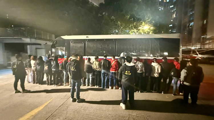 警方深水埗搗非法百家樂賭檔 拘捕35人