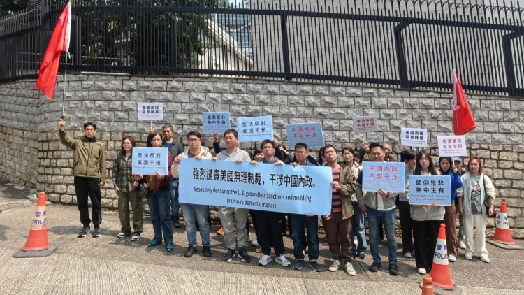  市民自發到美領館請願 促停止干預香港事務