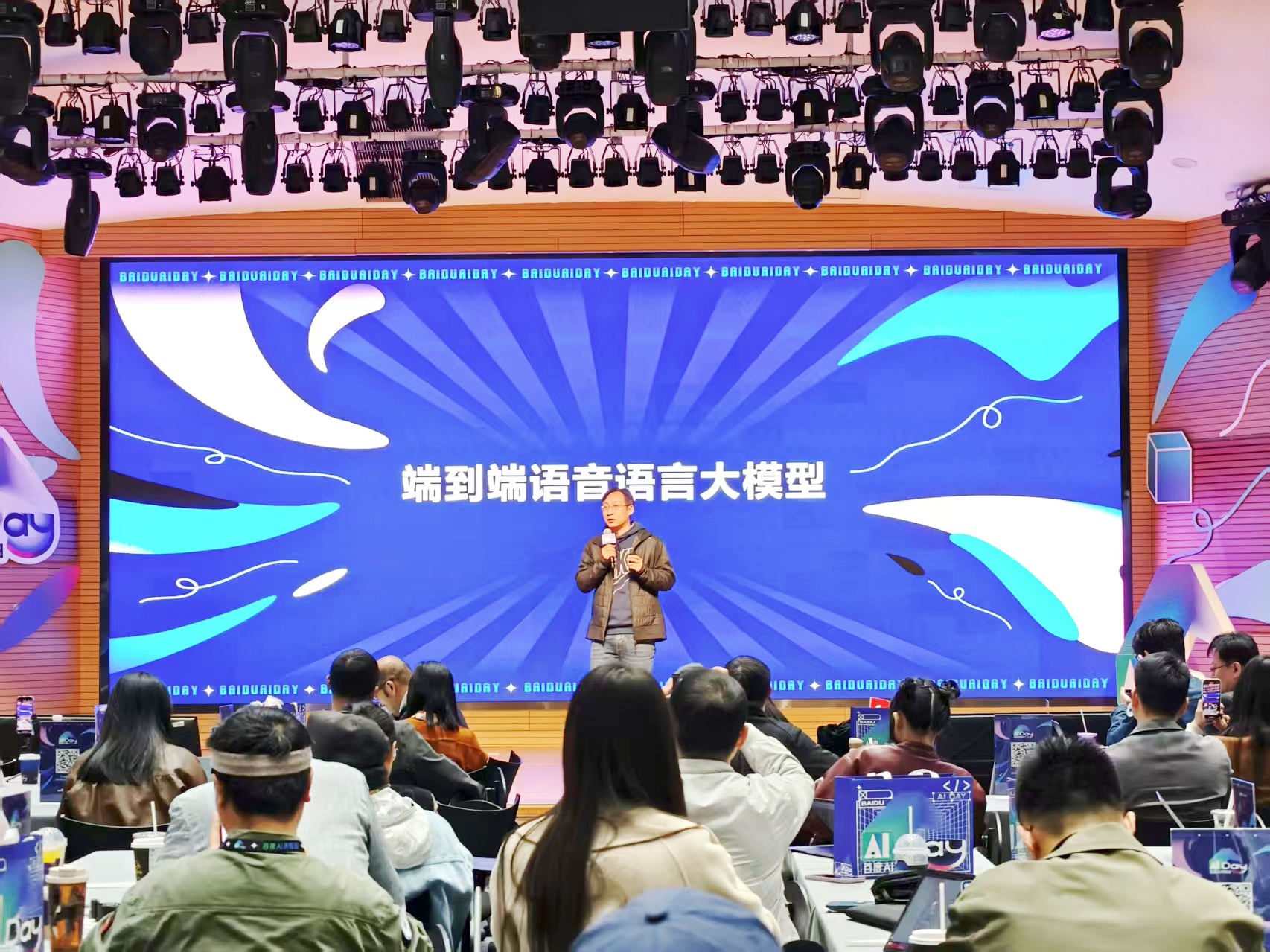 百度「文小言」煥新升級：支持多模型調度  全新語音大模型、圖片問答功能亮相