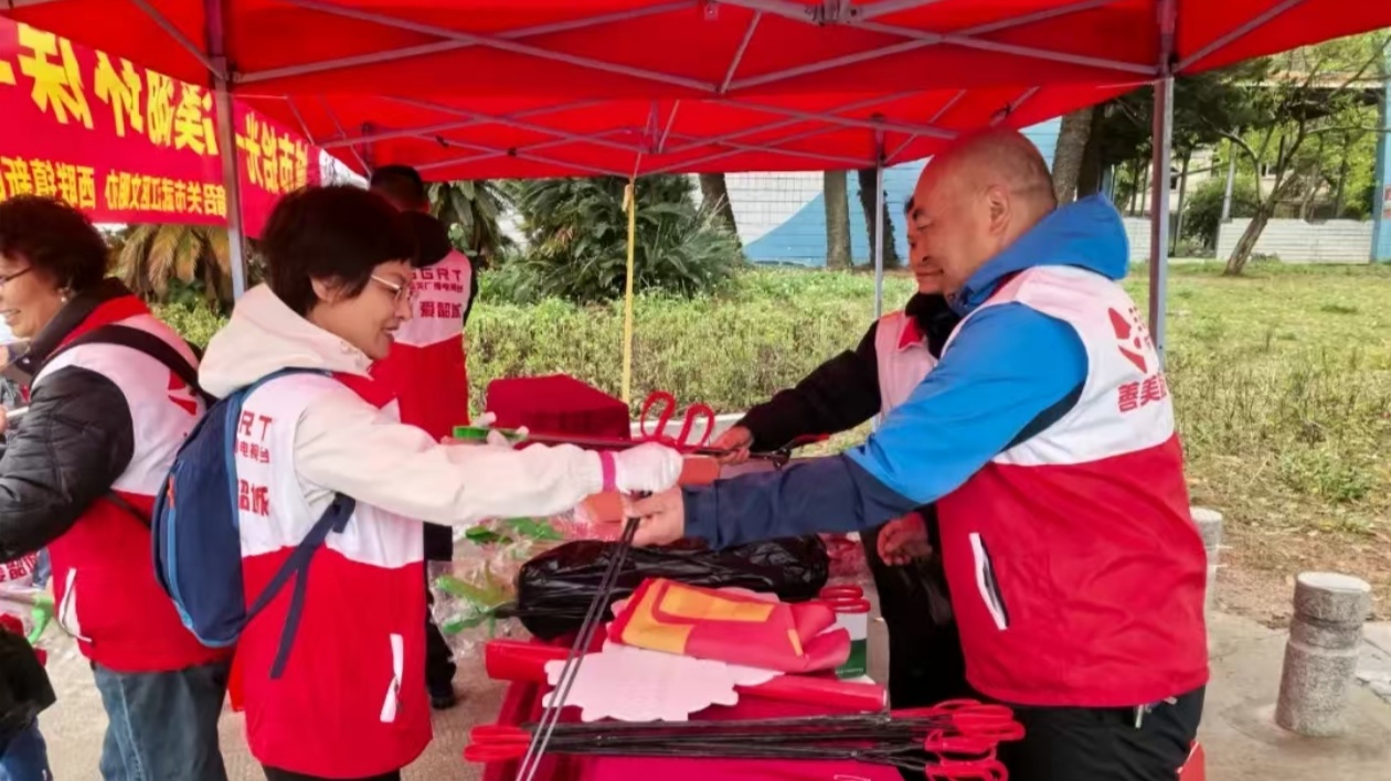 廣東韶關武江區文明辦開展「城市拾光——沐溪湖環保徒步之旅」主題活動，繪就文明風景線