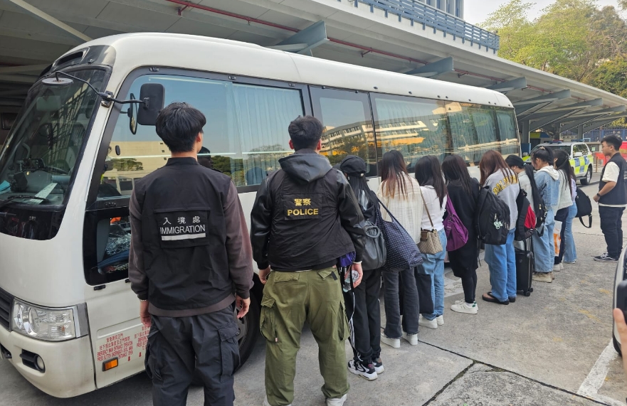 警方新界北區掃黃 拘捕14名女子