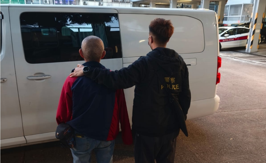 警方旺角掃黃行動 檢近3000隻色情光碟