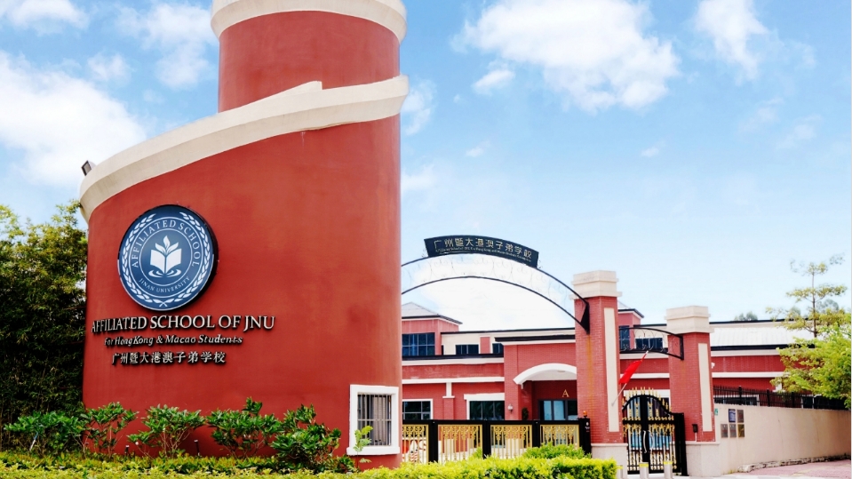 逾百名港生在廣州暨大港澳子弟學校參加2025年香港DSE考試