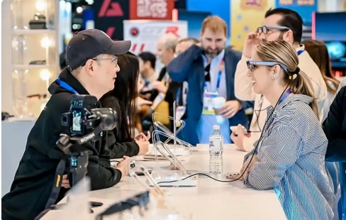 中國AR眼鏡熱銷海外 跨境電商助高科技產品「走出去」