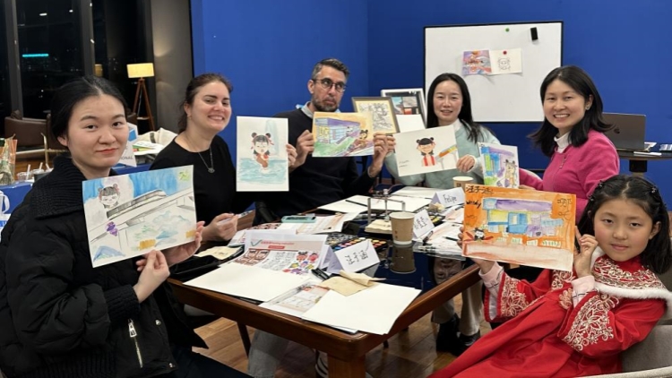 外國友人以哪吒為「媒」，在深圳坪山共度趣繪時光