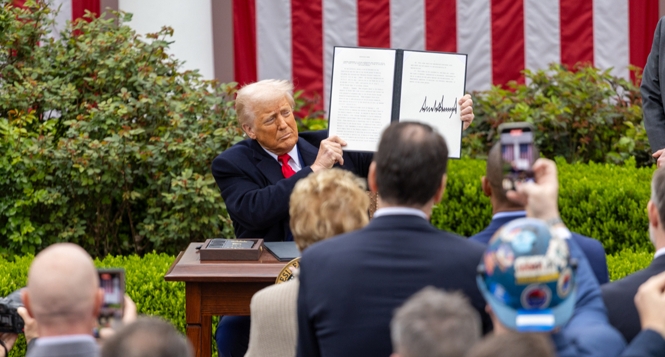 吳永嘉：特朗普又對小包裹落手 妨礙電商運作