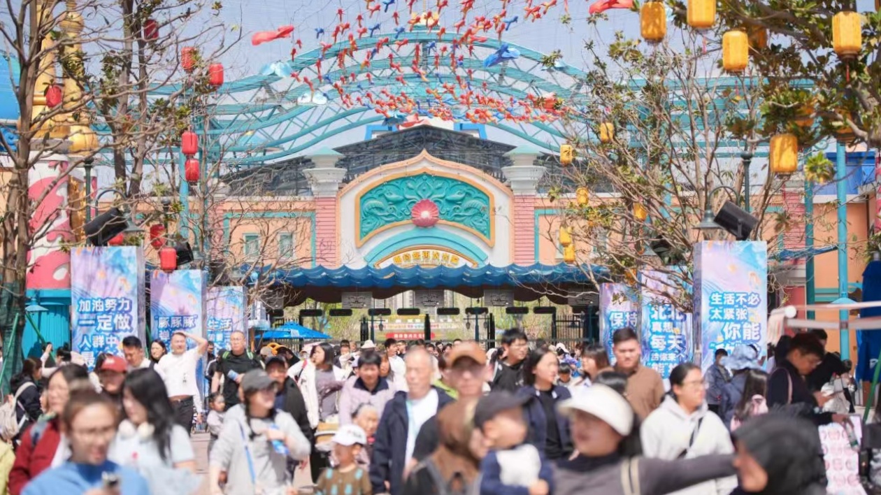 鄭州海昌海洋公園清明假期迎來春日出遊熱潮