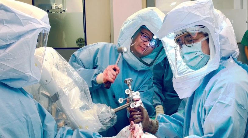 「港產」錕鋙全骨科手術機器人在港完成100例手術