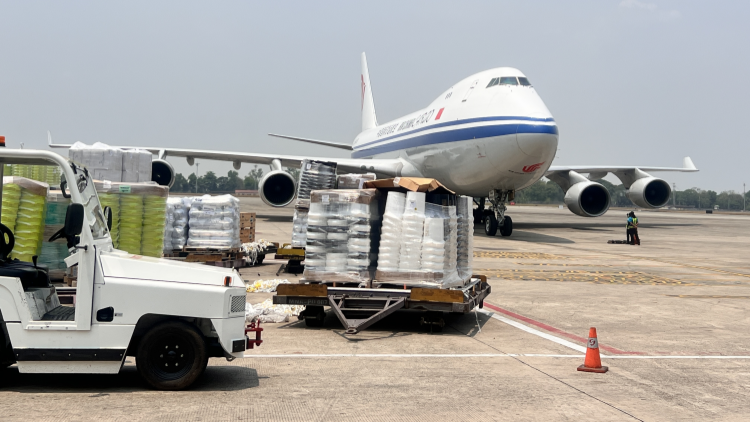 中國政府援緬第五批抗震救災物資抵達仰光